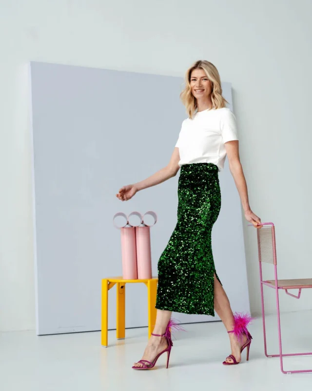 Het borrelde al een tijdje. Tijd voor nieuwe foto's, want ik herkende me niet meer in de vrouw die ik zag op beeld. Ik gaf mezelf een shoot cadeau, helemaal in Else Anna -style. Kleur, glitter en fun. Als dit dan het resultaat mag zijn: WAUW. 

Alles kwam samen die dag. Geweldige locatie, mijn favoriete fotograaf, de coolste outfits en mijn haar en make-up on fleek. Ik voelde me echt op m'n allermooist. Het enige wat ik hoefde te doen is me te laden leiden, vertrouwen op de besten en vooral heel veel plezier te hebben. Het was waanzinnig. 

De foto's zijn alles wat ik hoopte en nog meer. 
Thank you 💗
@sheradiates_photography
@laurenduk_hairandmakeup
@ted.amsterdam